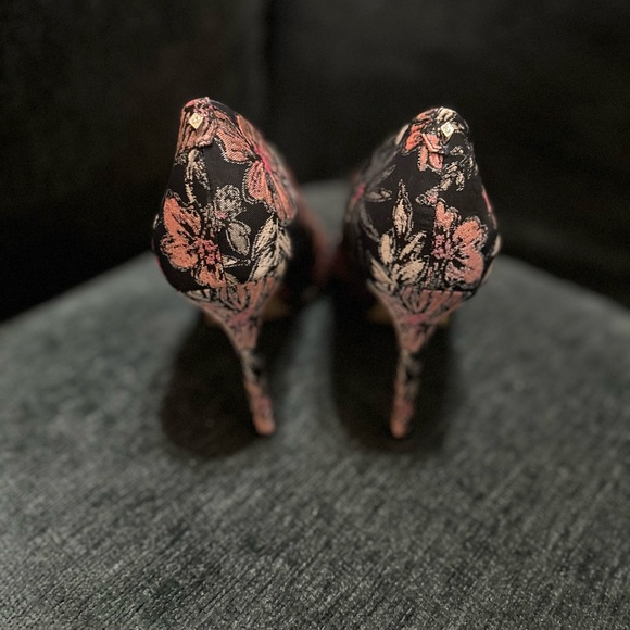 Sam Edelman Elegant Black and Pink Heels - Picture 2 of 7